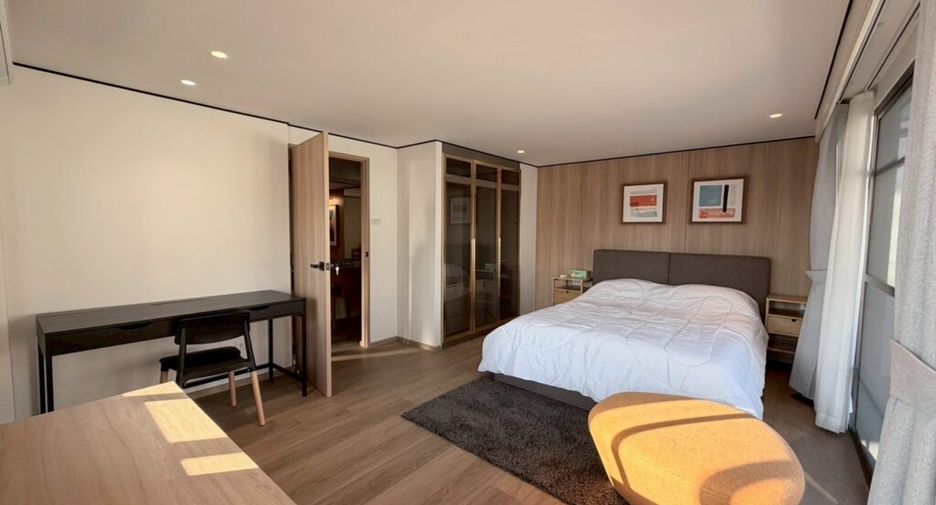 For rent 3 bedrooms condo in Watthana, Bangkok