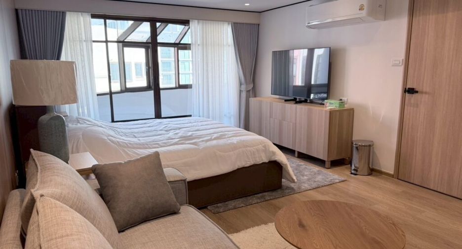 For rent 3 bedrooms condo in Watthana, Bangkok