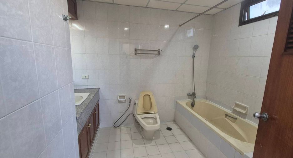 Condo en alquiler de 3 habitaciones en Watthana, Bangkok