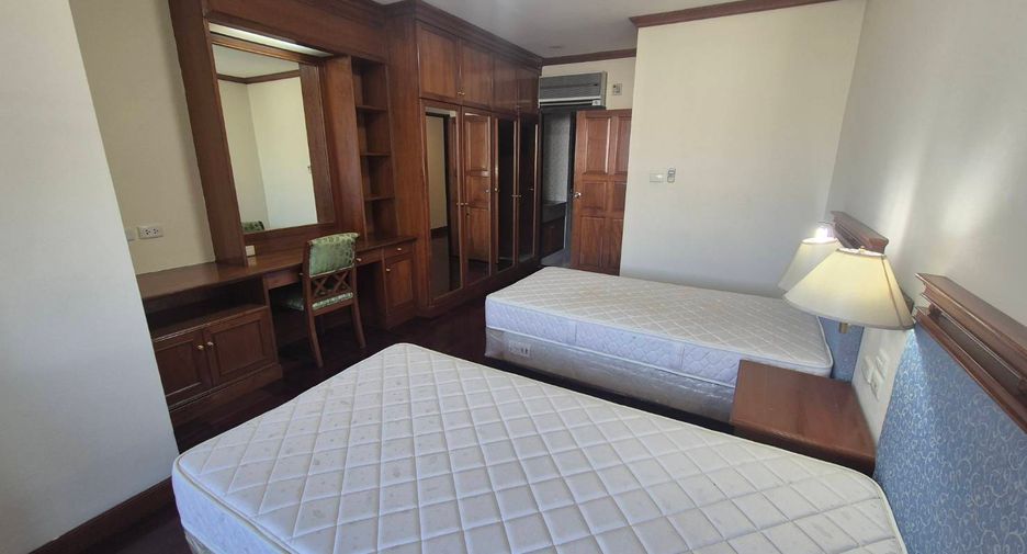 Condo en alquiler de 3 habitaciones en Watthana, Bangkok
