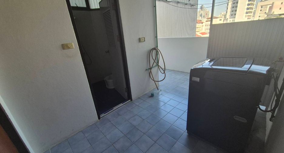 Condo en alquiler de 3 habitaciones en Watthana, Bangkok