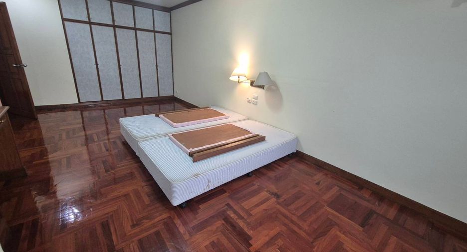 Condo en alquiler de 3 habitaciones en Watthana, Bangkok
