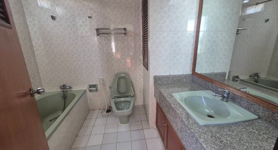 Condo en alquiler de 3 habitaciones en Watthana, Bangkok