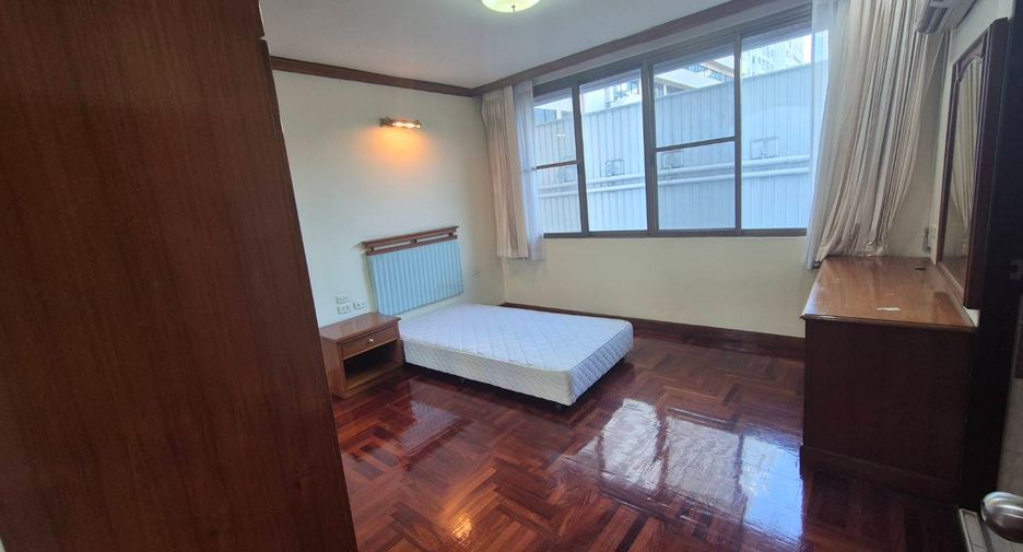 Condo en alquiler de 3 habitaciones en Watthana, Bangkok