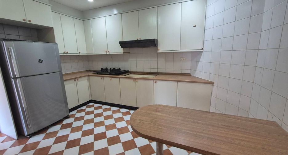 Condo en alquiler de 3 habitaciones en Watthana, Bangkok