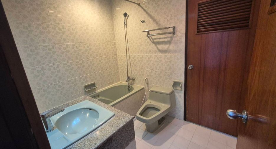 Condo en alquiler de 3 habitaciones en Watthana, Bangkok