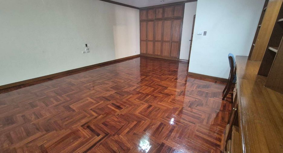 Condo en alquiler de 3 habitaciones en Watthana, Bangkok