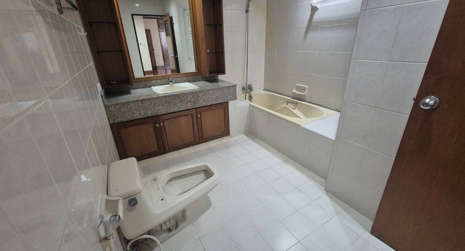 Condo en alquiler de 3 habitaciones en Watthana, Bangkok
