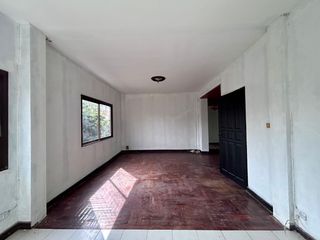 Casa adosada en alquiler de 5 habitaciones en Khlong Toei, Bangkok