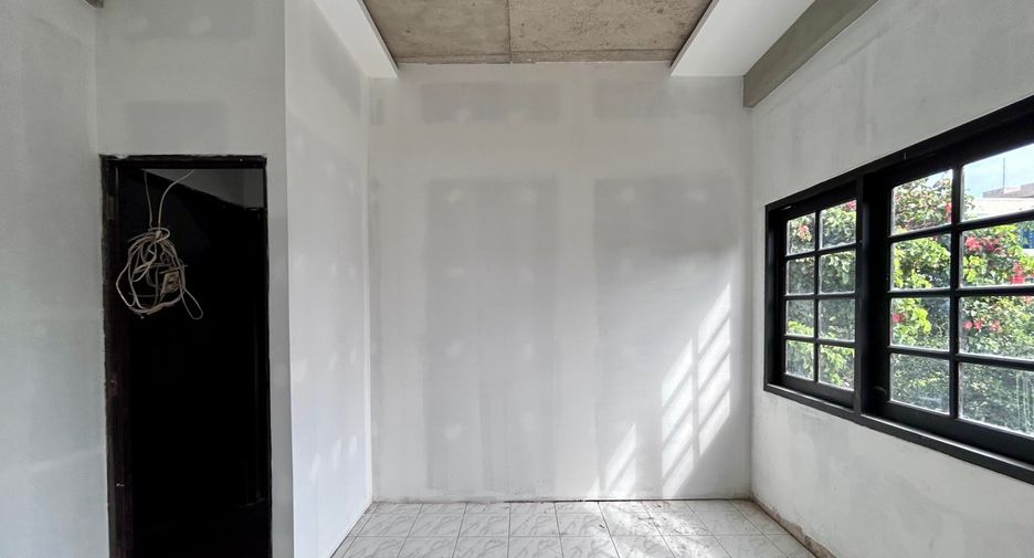 Reihenhaus zur Miete mit 5 Zimmer in Khlong Toei, Bangkok