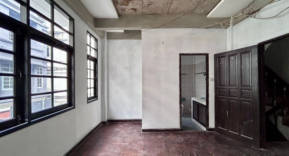 Reihenhaus zur Miete mit 5 Zimmer in Khlong Toei, Bangkok