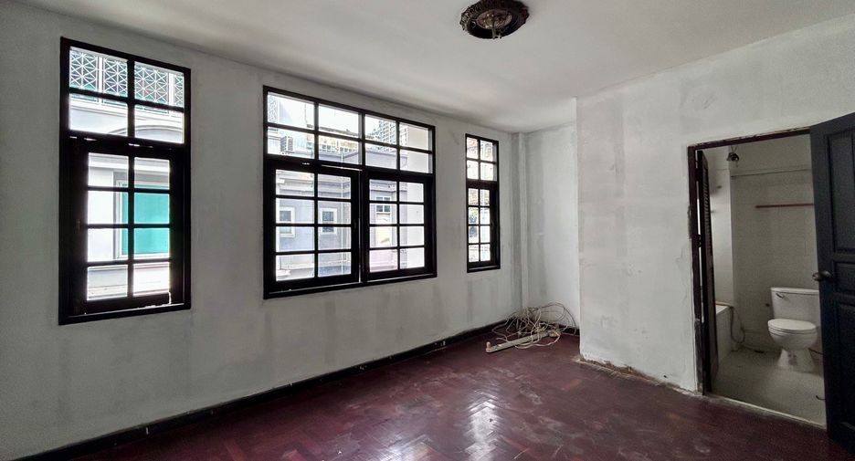 Reihenhaus zur Miete mit 5 Zimmer in Khlong Toei, Bangkok