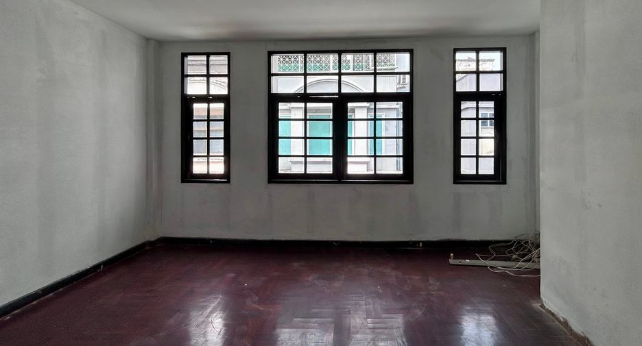 Reihenhaus zur Miete mit 5 Zimmer in Khlong Toei, Bangkok