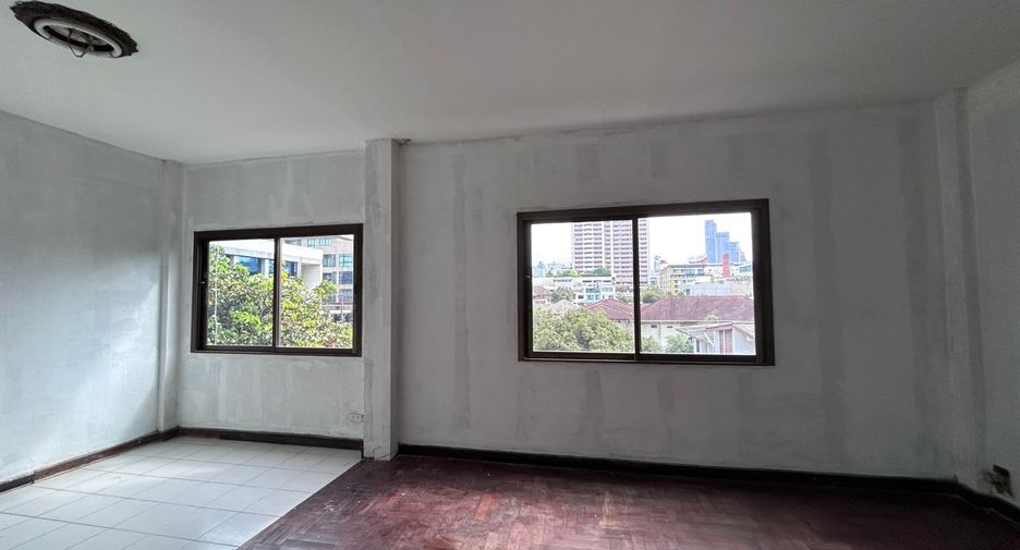 Reihenhaus zur Miete mit 5 Zimmer in Khlong Toei, Bangkok