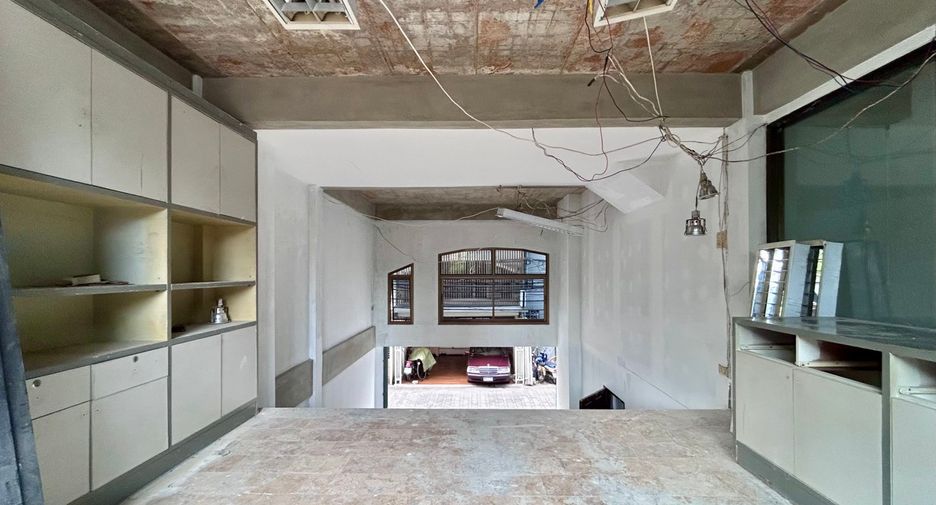 Reihenhaus zur Miete mit 5 Zimmer in Khlong Toei, Bangkok