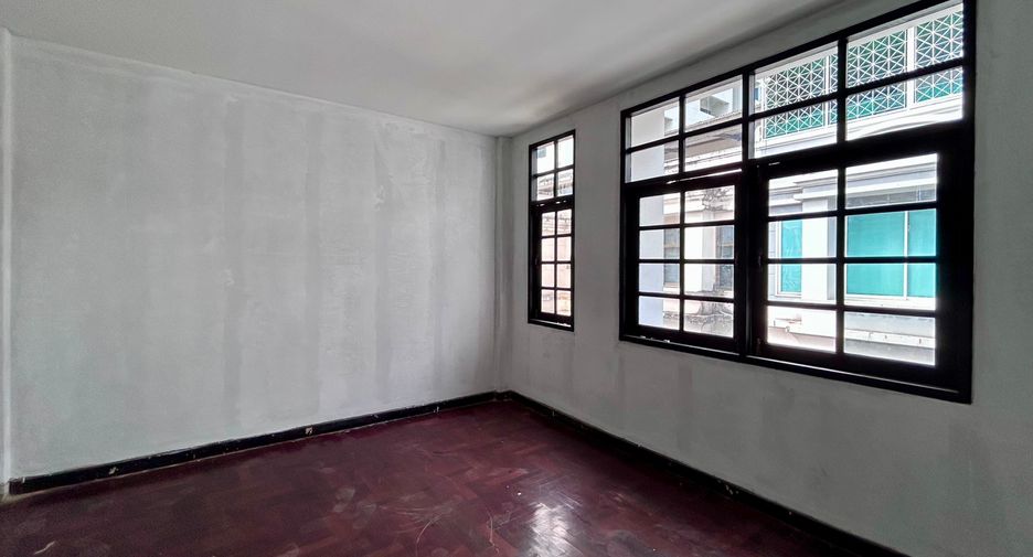 Reihenhaus zur Miete mit 5 Zimmer in Khlong Toei, Bangkok