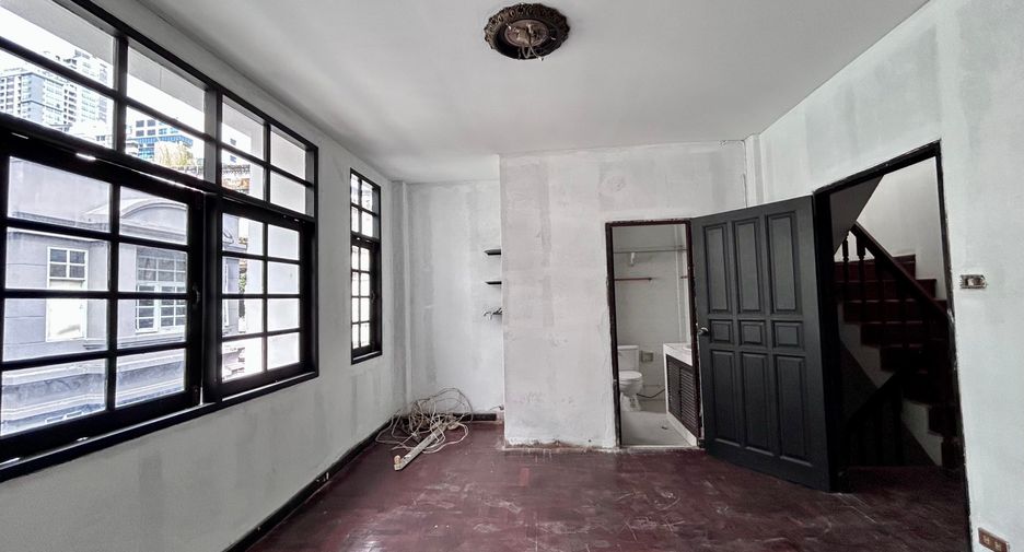 Reihenhaus zur Miete mit 5 Zimmer in Khlong Toei, Bangkok