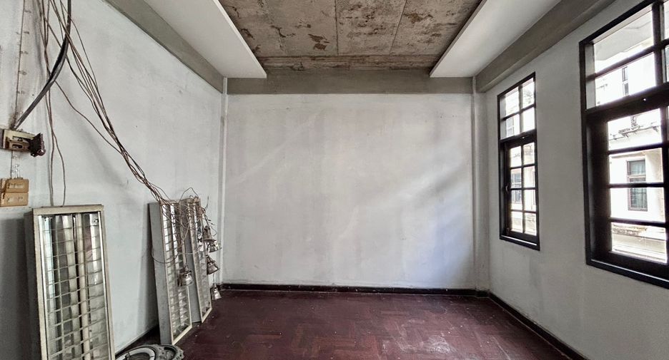 Reihenhaus zur Miete mit 5 Zimmer in Khlong Toei, Bangkok