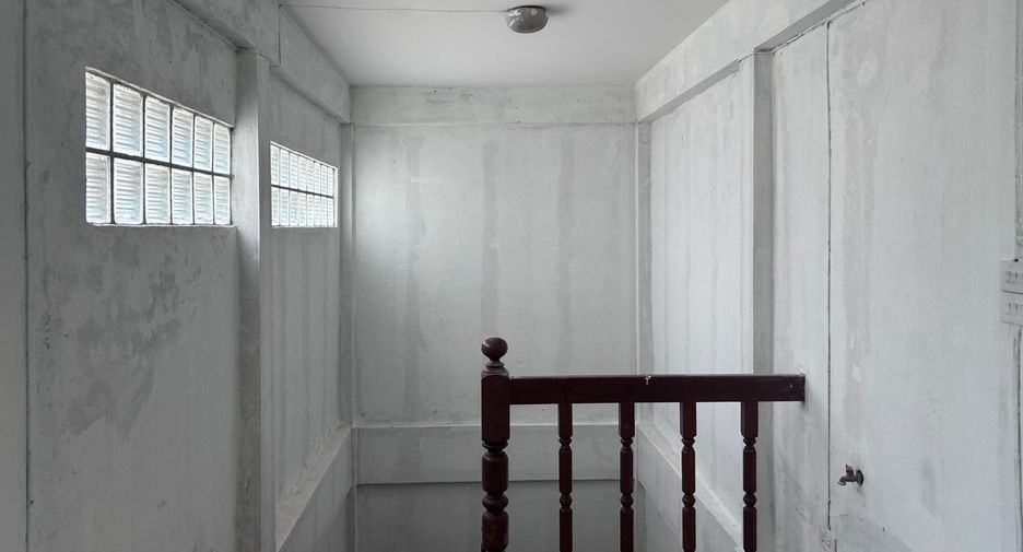 Reihenhaus zur Miete mit 5 Zimmer in Khlong Toei, Bangkok
