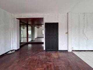 Casa adosada en alquiler de 5 habitaciones en Khlong Toei, Bangkok