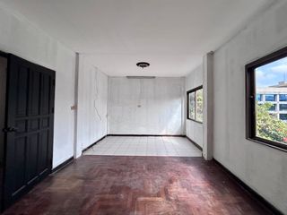 Casa adosada en alquiler de 5 habitaciones en Khlong Toei, Bangkok