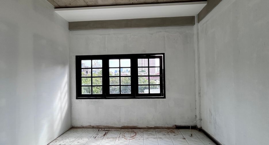 Reihenhaus zur Miete mit 5 Zimmer in Khlong Toei, Bangkok