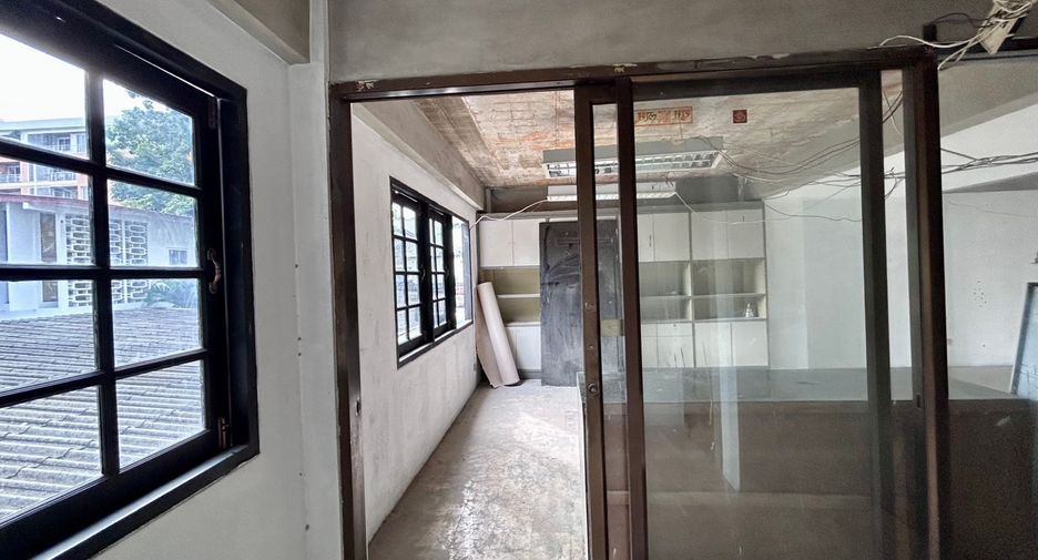 Reihenhaus zur Miete mit 5 Zimmer in Khlong Toei, Bangkok