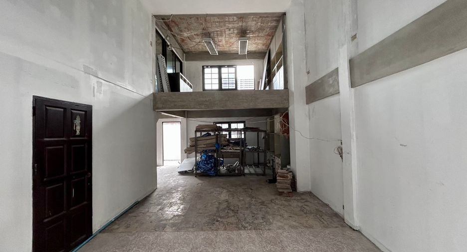 Reihenhaus zur Miete mit 5 Zimmer in Khlong Toei, Bangkok