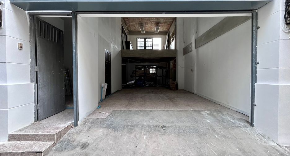 Reihenhaus zur Miete mit 5 Zimmer in Khlong Toei, Bangkok