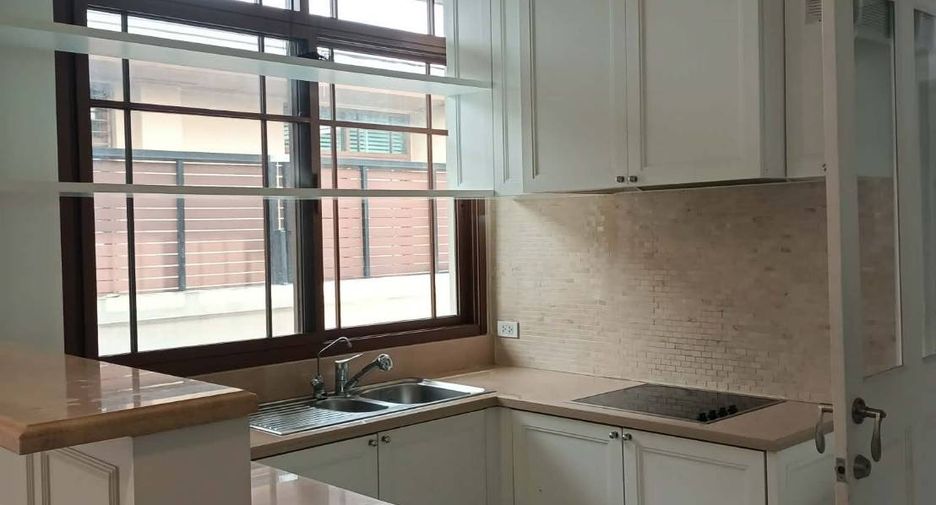 For rent 3 ベッドルーム house in Khlong Toei, Bangkok