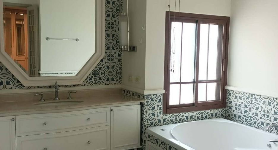 For rent 3 ベッドルーム house in Khlong Toei, Bangkok
