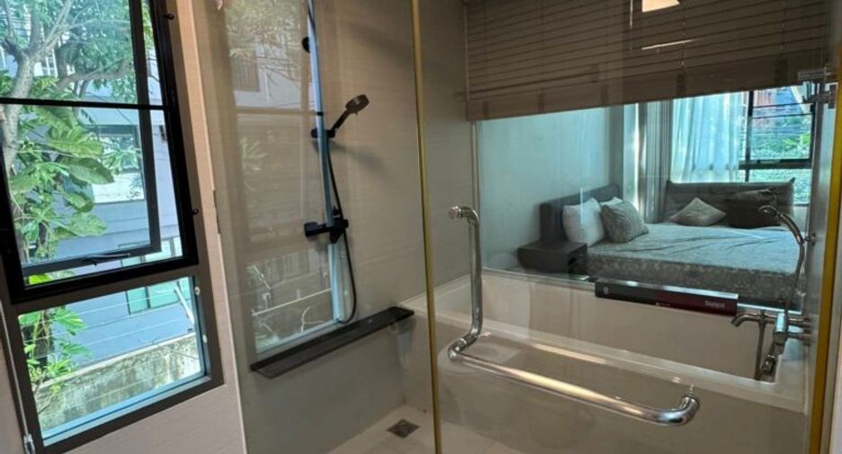 Condo en alquiler de 2 habitaciones en Khlong Toei, Bangkok