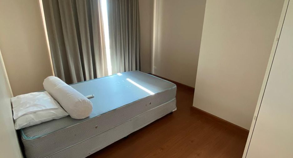For rent 3 bedrooms condo in Huai Khwang, Bangkok