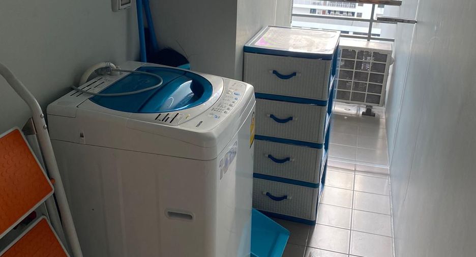 For rent 3 bedrooms condo in Huai Khwang, Bangkok