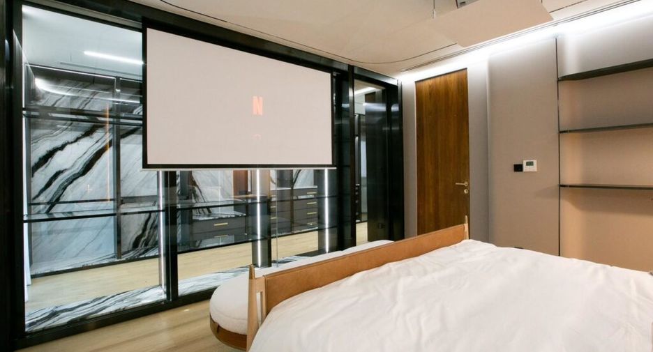 For sale 3 bedrooms townhouse in Khlong Toei, Bangkok