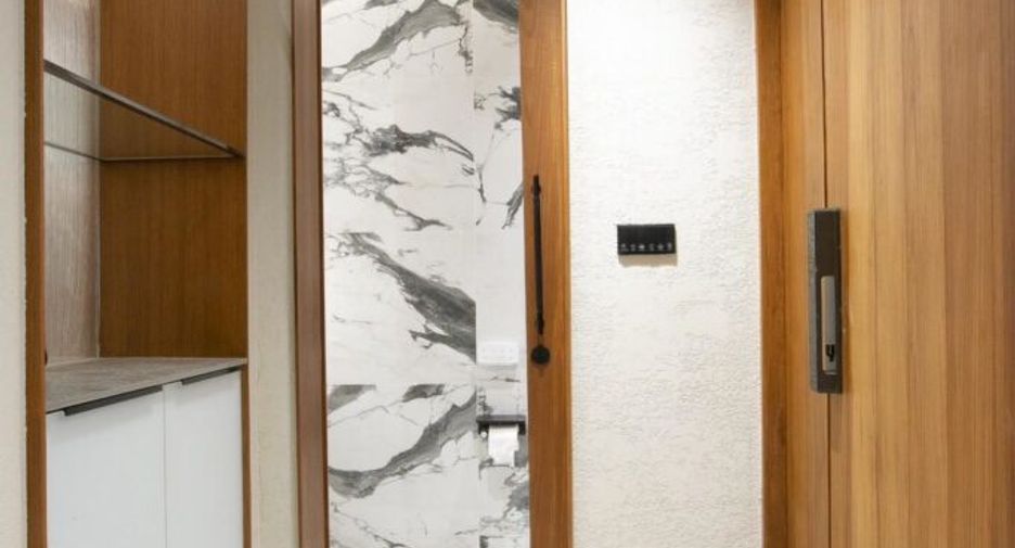 For sale 3 bedrooms townhouse in Khlong Toei, Bangkok