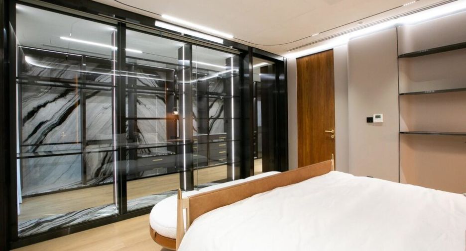 For sale 3 bedrooms townhouse in Khlong Toei, Bangkok