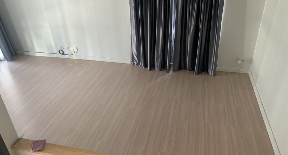 For rent 3 bedrooms townhouse in Bang Phli, Samut Prakan