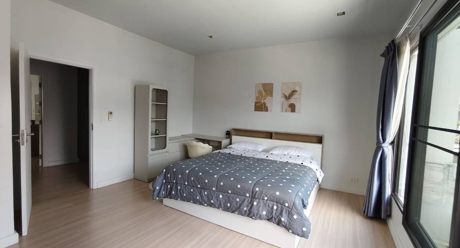 Casa adosada en alquiler de 3 habitaciones en Bang Phli, Samut Prakan