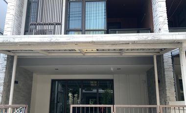 For rent 3 ベッドルーム townhouse in Bang Phli, Samut Prakan