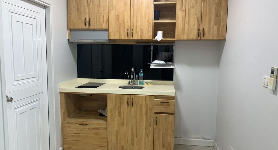 For rent 3 bedrooms townhouse in Bang Phli, Samut Prakan