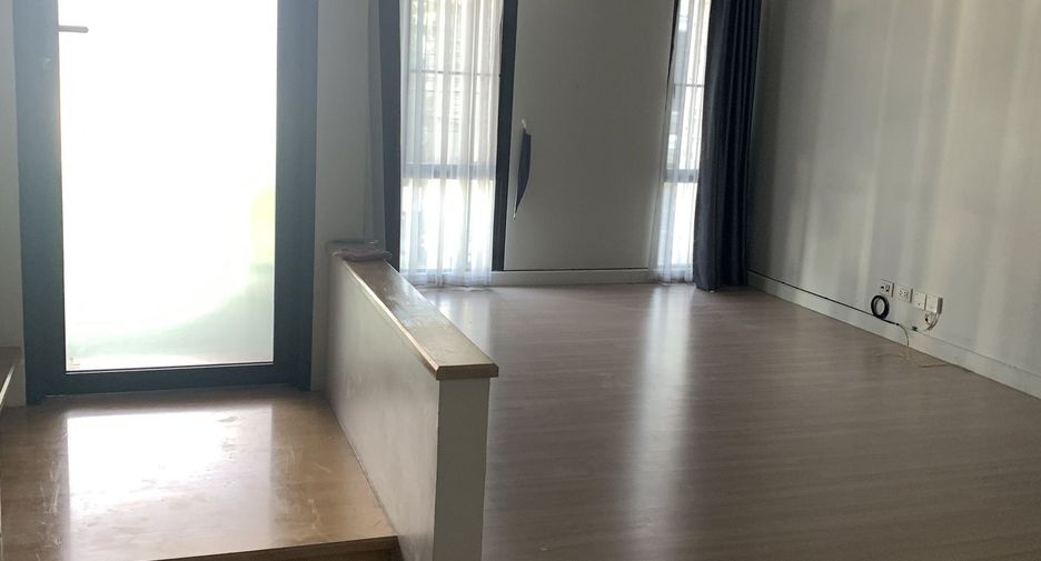 For rent 3 bedrooms townhouse in Bang Phli, Samut Prakan
