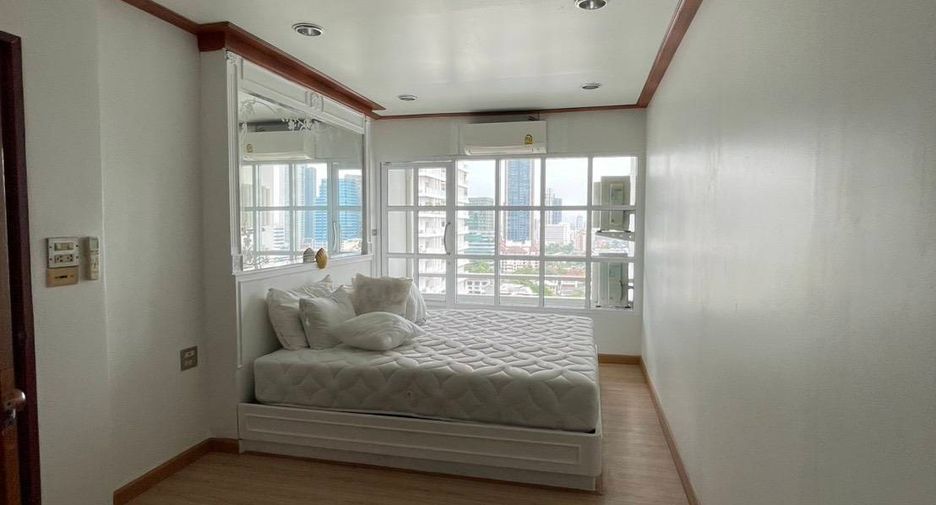 For rent 2 bedrooms condo in Watthana, Bangkok