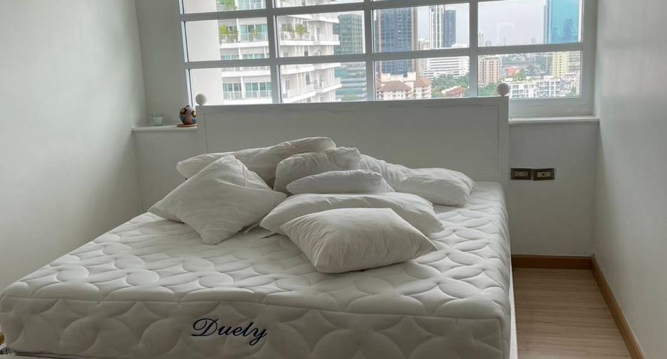 For rent 2 bedrooms condo in Watthana, Bangkok