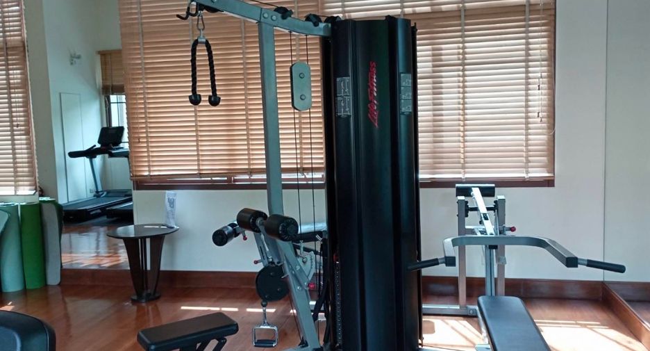 For rent 4 bedrooms house in Khlong Toei, Bangkok
