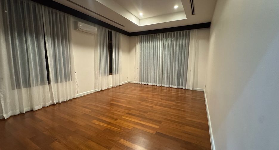 For rent 4 bedrooms house in Khlong Toei, Bangkok