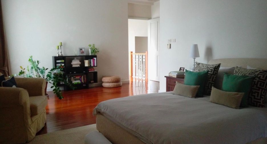 For rent 4 bedrooms house in Khlong Toei, Bangkok