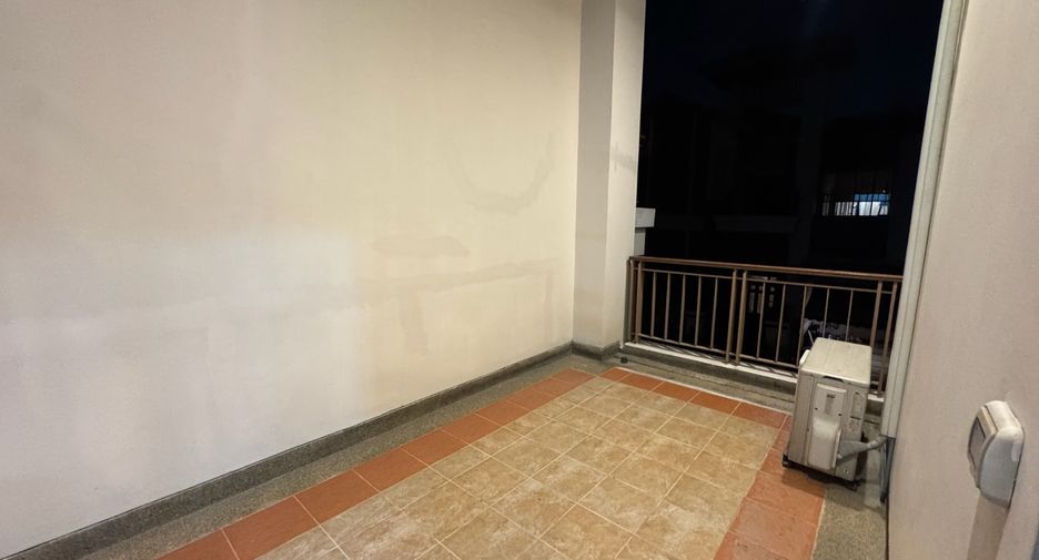 For rent 4 bedrooms house in Khlong Toei, Bangkok