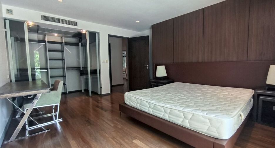 For rent 4 bedrooms condo in Khlong Toei, Bangkok