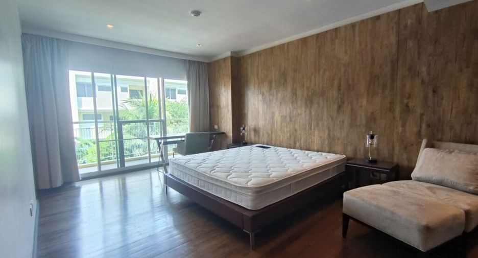 For rent 4 bedrooms condo in Khlong Toei, Bangkok